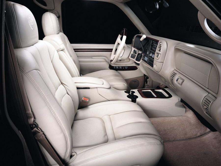  Cadillac Escalade 1999 года  (фото 34 из 40)